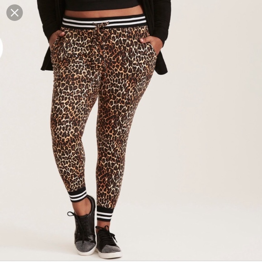 ‼️SOLD‼️ Torrid 2 Leopard Joggers Skinny